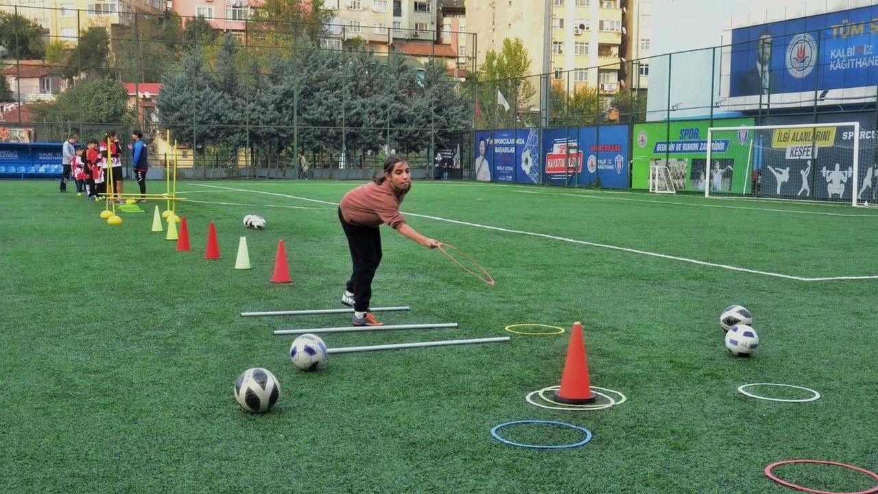 Kağıthane Sporcuhane'de Futbol Eğitimleri Tüm Hızıyla