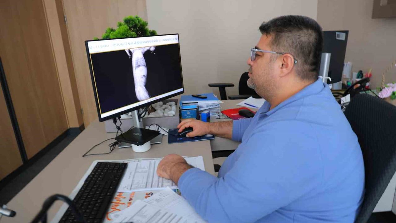 Kahramanmaraş’ta 1 Yaşındaki Bebeğin Sırtından 2 Santimetrelik Zımba Teli Çıkarıldı