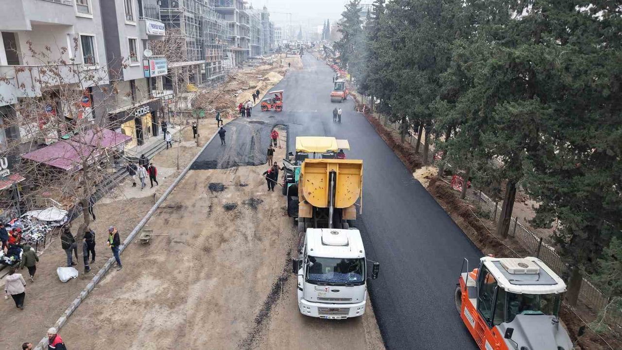 Kahramanmaraş’ta Azerbaycan Bulvarı’na Yeni Asfalt ve Kaldırım Yenilemesi