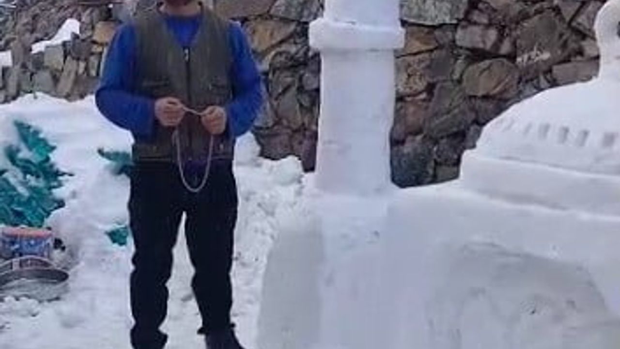 Kahramanmaraş’ta dikkat çeken kardan cami