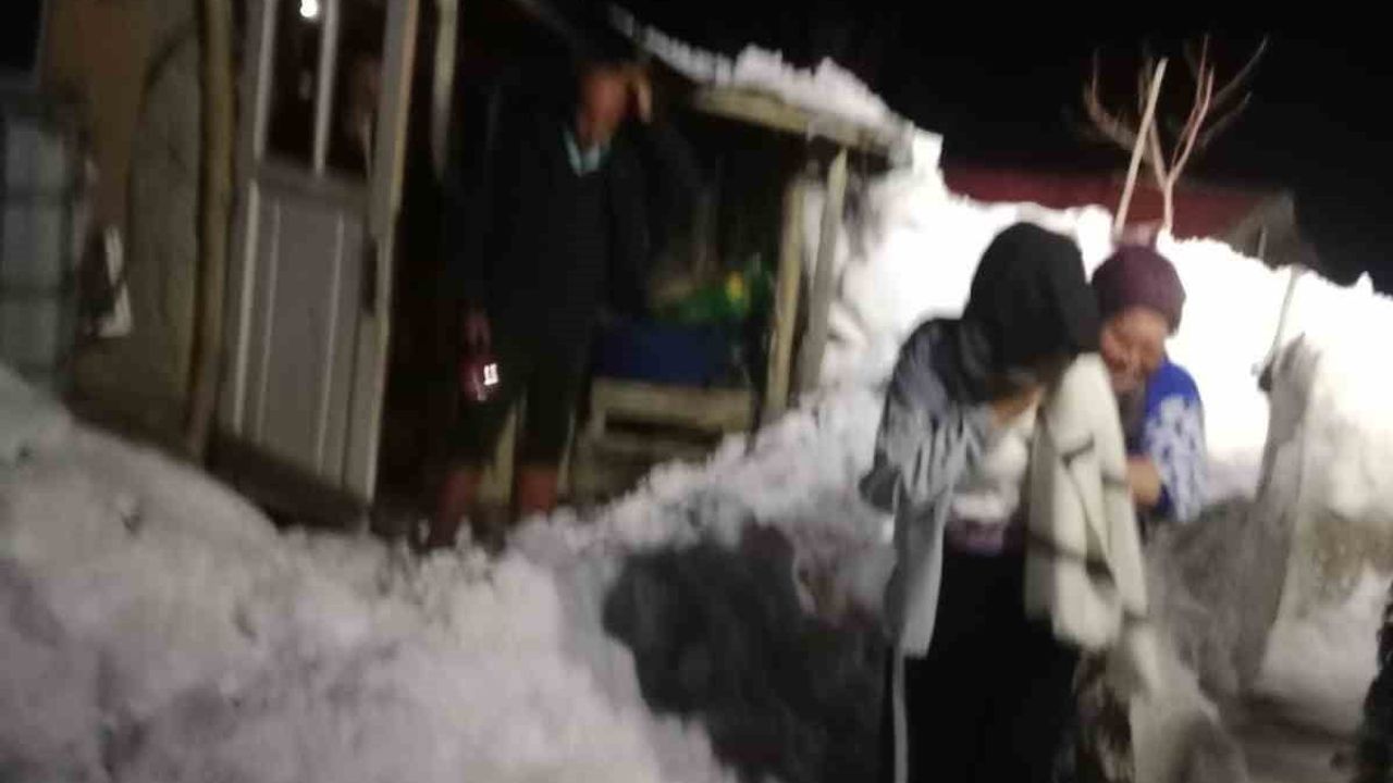 Kahramanmaraş’ta Engizek Dağı’nda Yaylada Rahatsızlanan Kadın Kurtarıldı