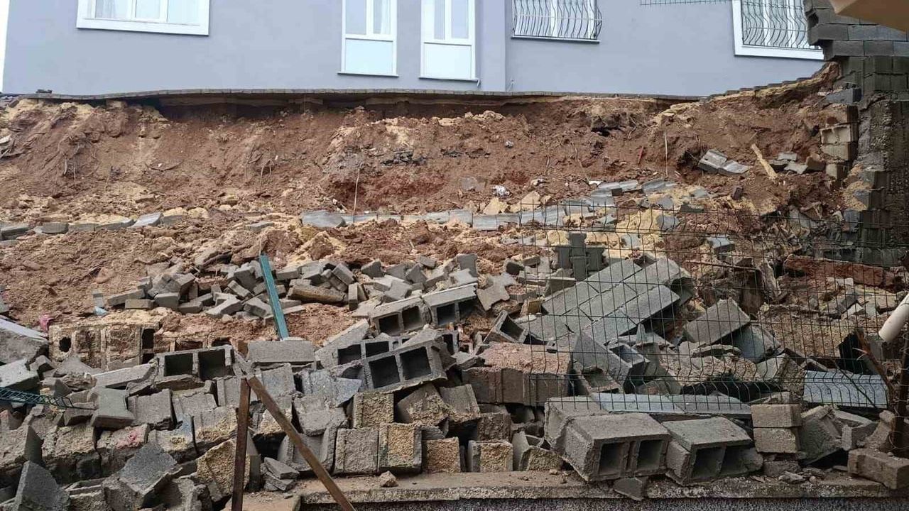 Kahramanmaraş’ta istinat duvarı çöktü: Ev sahibi deprem sandı