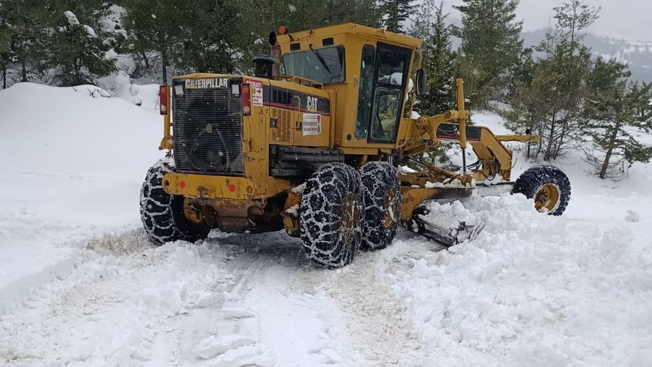 Kahramanmaraş’ta Karla Mücadele Aralıksız: Ekipler Sahada