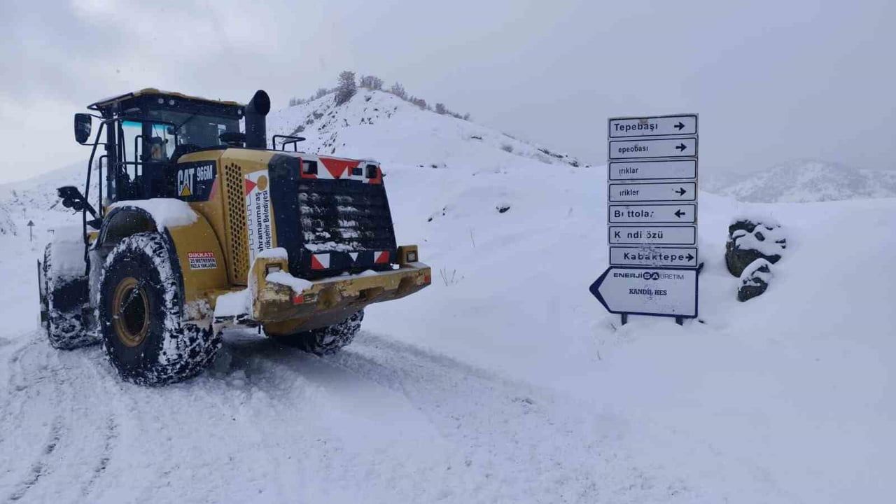 Kahramanmaraş’ta Kuzey İlçelerde Kar Mesaisi: 48 Araçla Ulaşım Güvencesi
