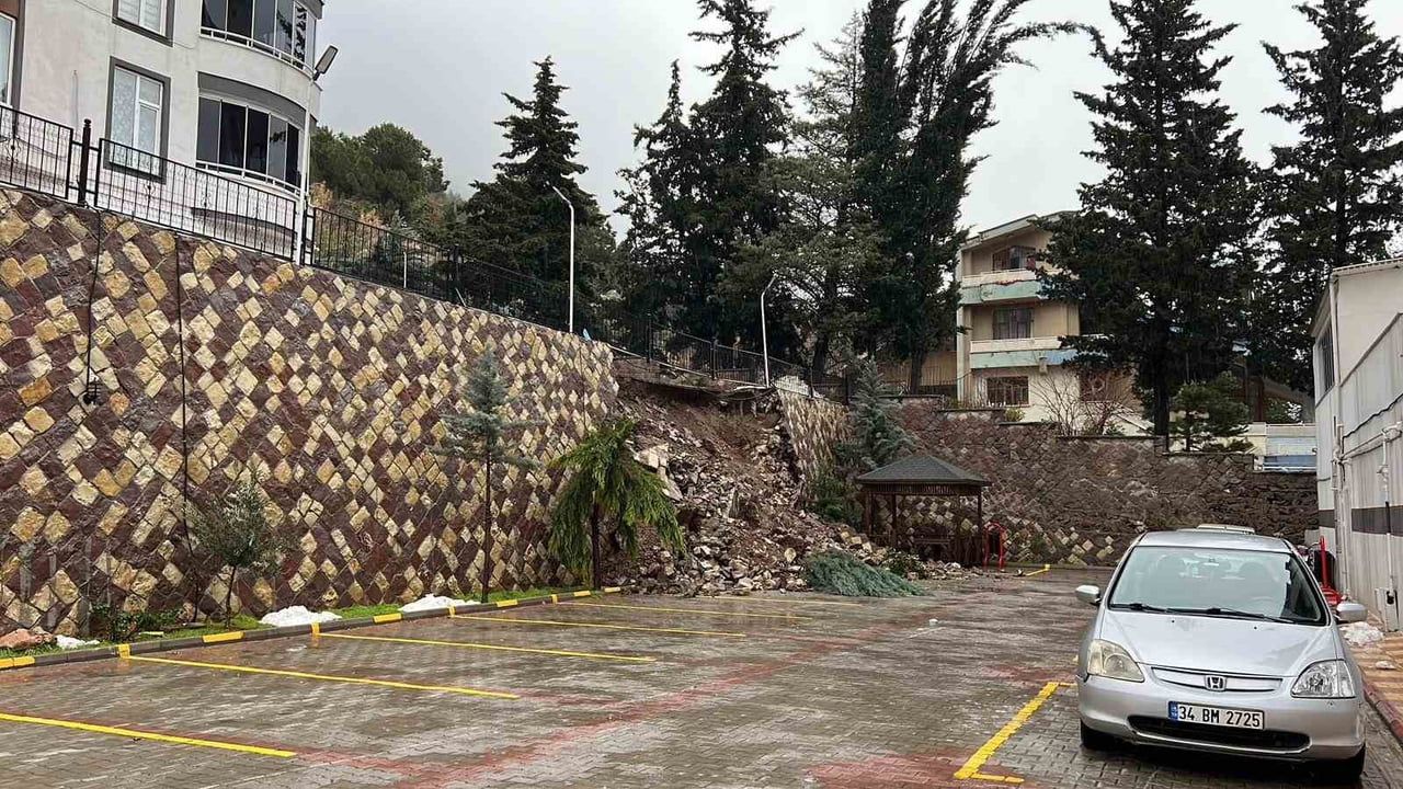 Kahramanmaraş'ta Sağanak Sonrası İstinat Duvarı Çöktü
