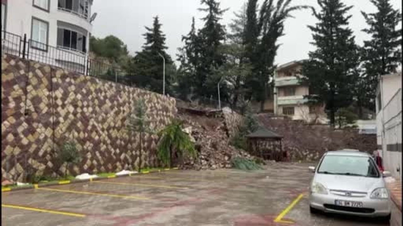 Kahramanmaraş'ta Sağanak Sonrası İstinat Duvarı Çöktü