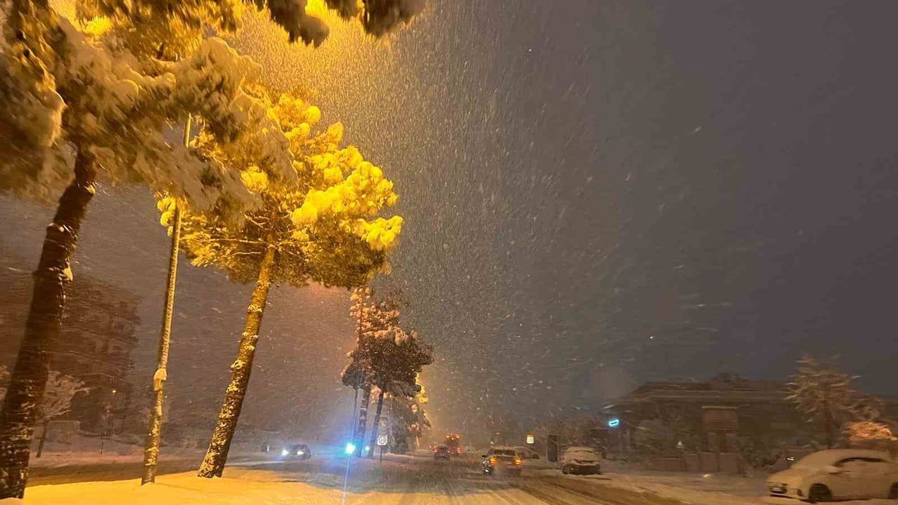 Kahramanmaraş’ta Yoğun Kar: 61 Yol Ulaşıma Kapandı
