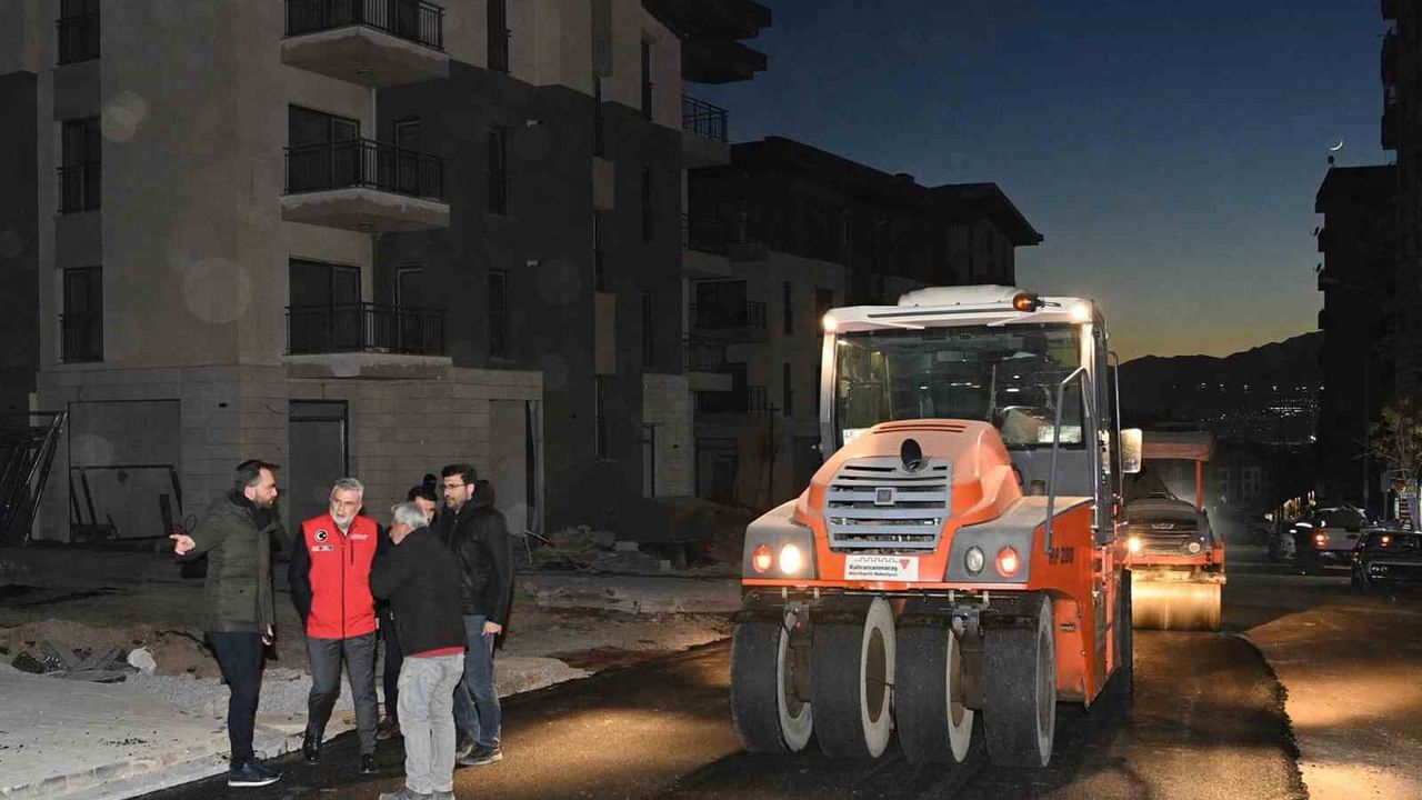 Kahramanmaraş'ta Zübeyde Hanım Bulvarı'na sıcak asfalt atağı