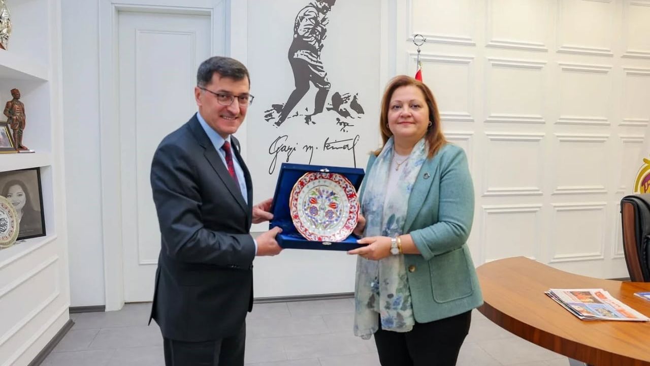 Kahveci’den Köksal’a Ziyaret: Sosyal Belediyecilikte İş Birliği Görüşüldü