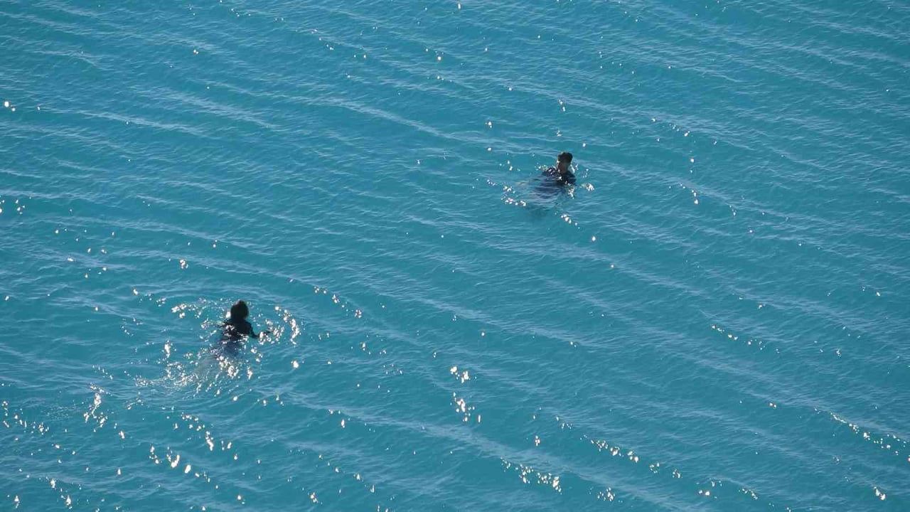 Kar Tatilinde Antalya'da: İki Öğrenci Falezlerden Akdeniz'e Atladı