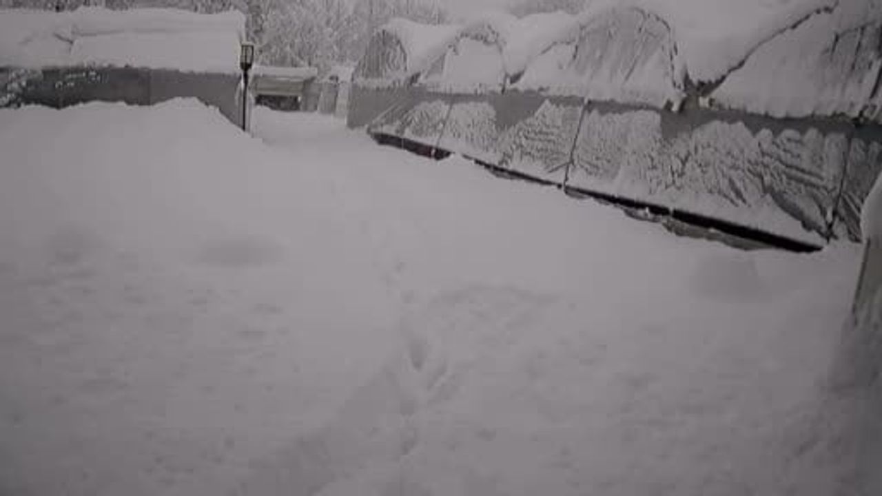 Karabük Eskipazar'da Seralar Çöktü: Kar Altında Kalan Çiftçi Komşularınca Kurtarıldı