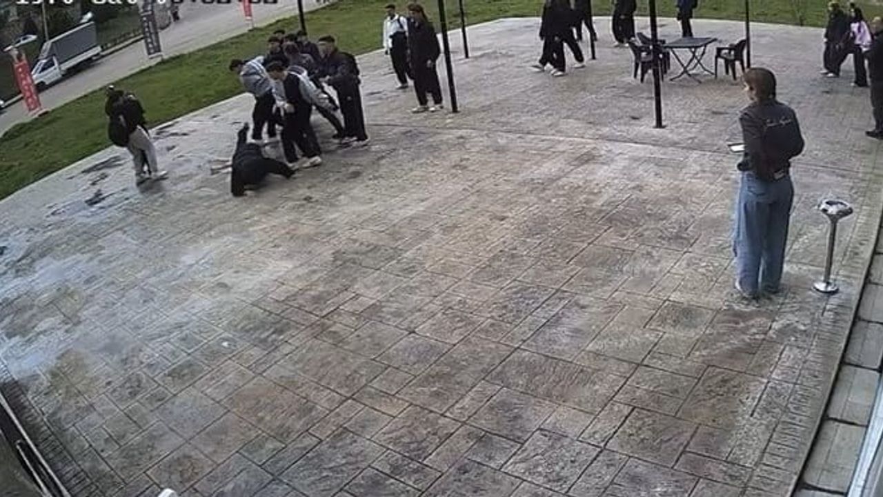 Karabük'te Akran Zorbalığı Sokakta: Esnaf Genci Darp Edilmekten Kurtardı