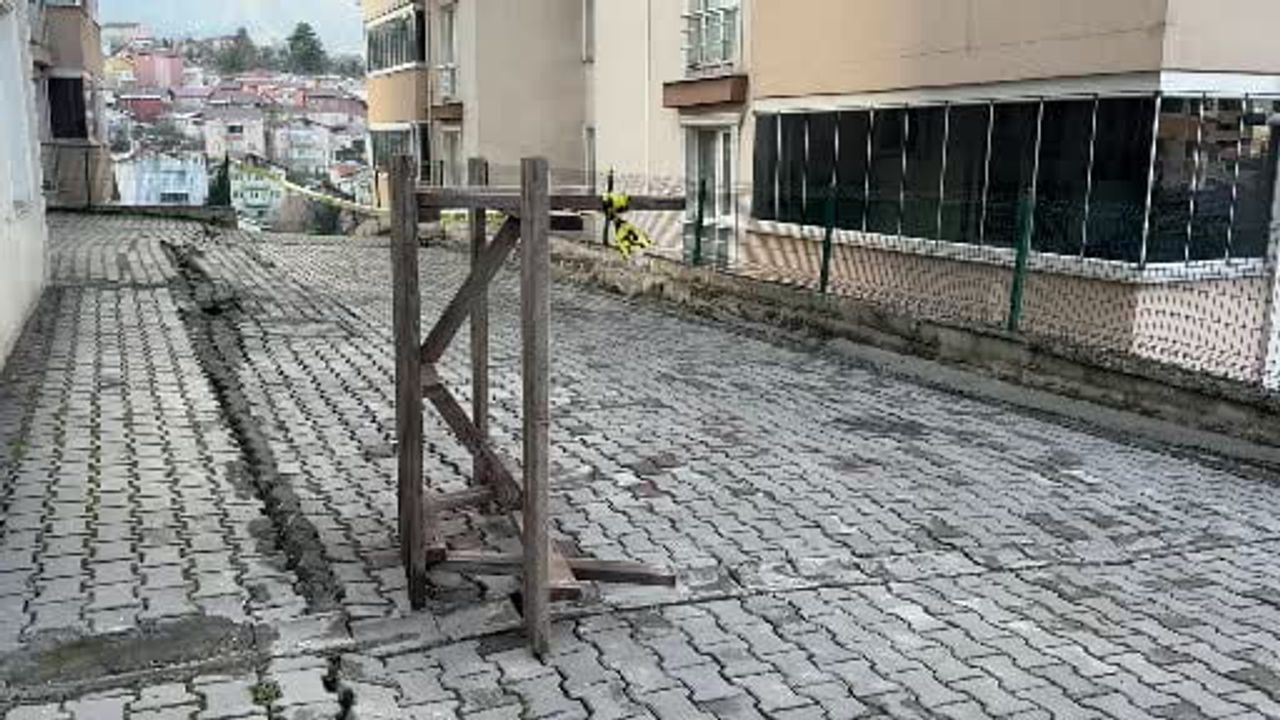 Karabük'te İstinat Duvarı Zarar Gören Apartmanda 5 Daire Tahliye Edildi