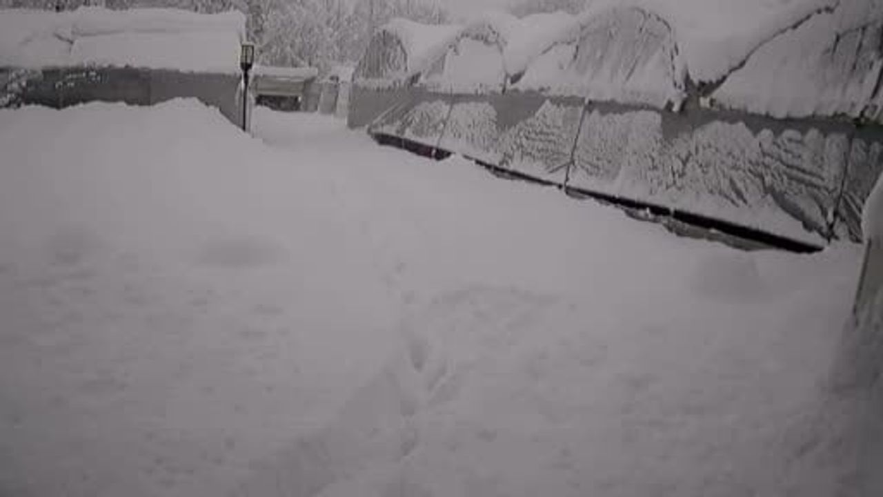 Karabük'te Seralar Çöktü — Kar Altında Kalan Çiftçi Komşularıyla Kurtarıldı