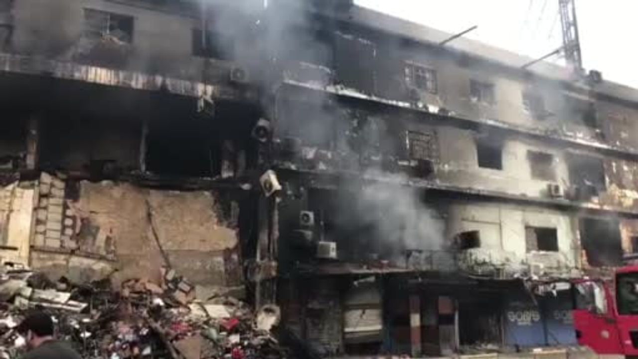 Karaçi'de Gul Plaza AVM yangını: Can kaybı 14'e yükseldi, 70'ten fazla kayıp