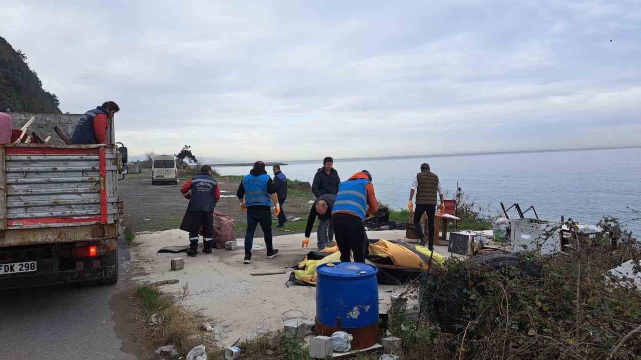 Karadeniz Ereğli'de Plajlar Bölgesindeki Kaçak Yapılar Yıkıldı