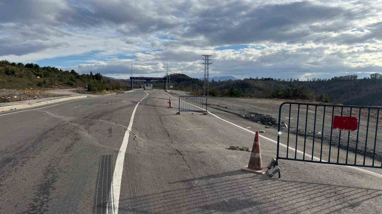 Karadeniz Ereğli OSB Yolunda Göçük Oluştu