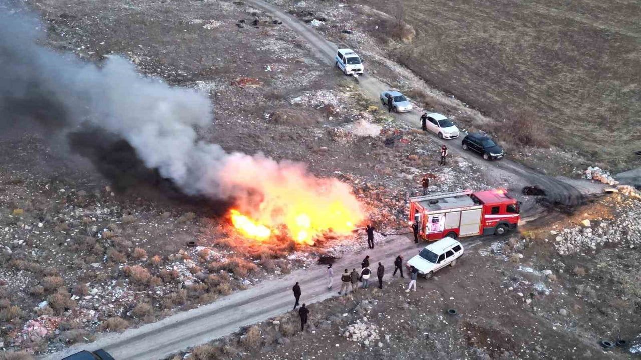 Karaman'da Boş Arazide Yangın Söndürüldü - İtfaiye Müdahale Etti