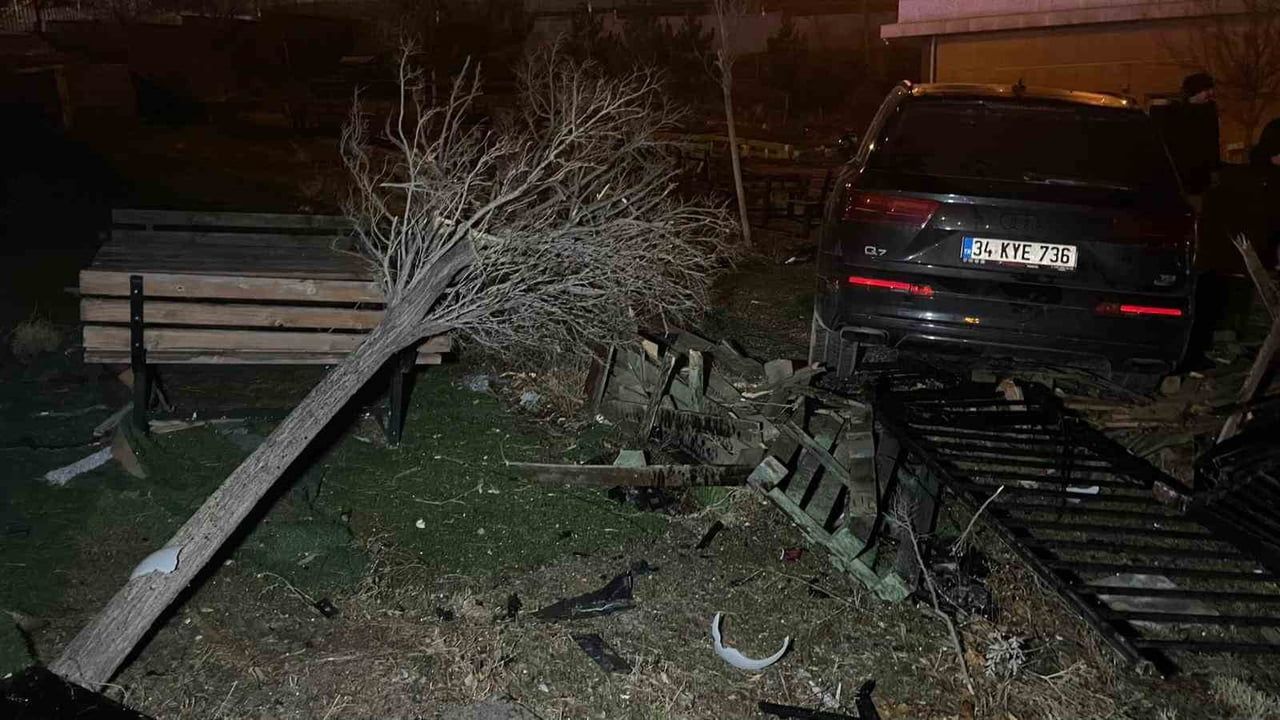 Karaman'da Cip Kafenin Bahçesine 3 Metre Yükseklikten Uçtu