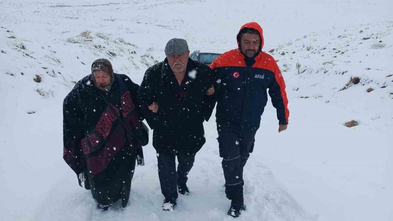 Karaman'da Güldere'de Yolda Mahsur Kalan 4 Kişi Kurtarıldı