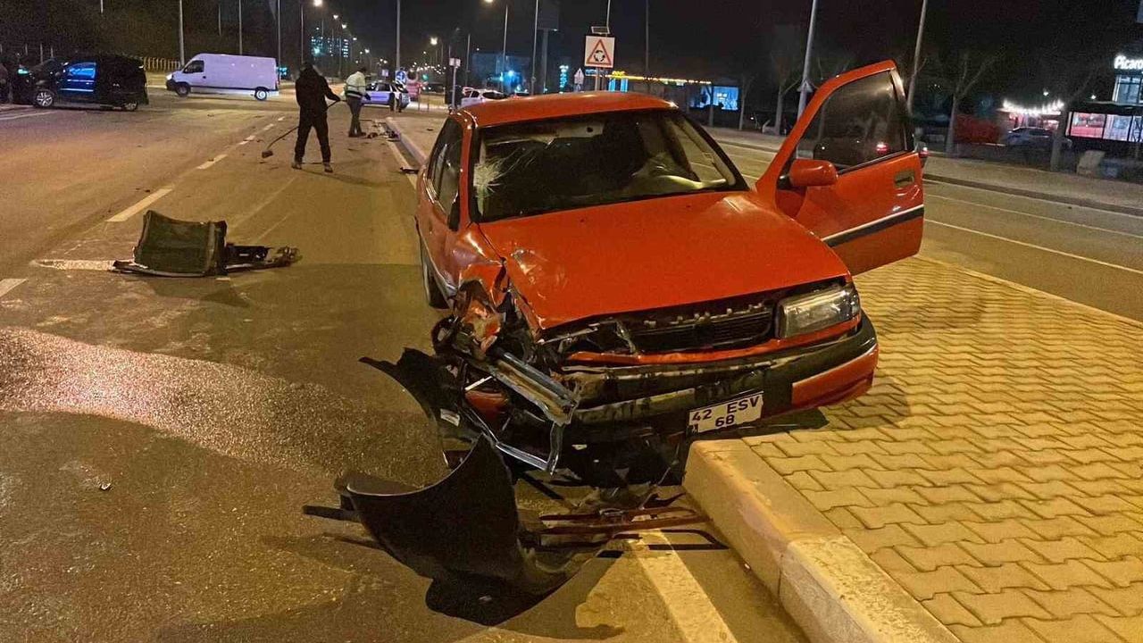 Karaman'da Kaza: Hafif Ticari Araç Radyatörü 30 Metre Fırladı, 1 Yaralı