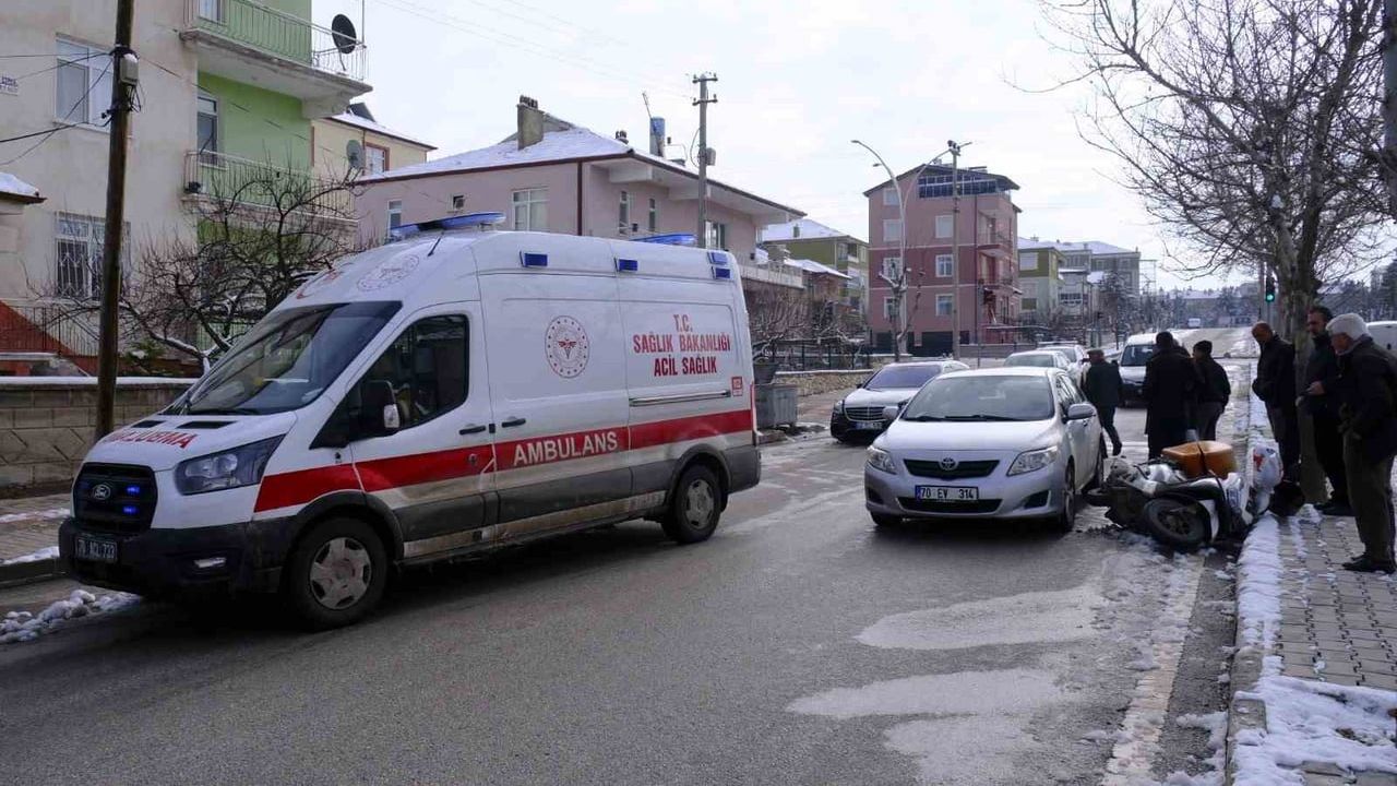 Karaman'da motokurye ile otomobil çarpıştı: 1 yaralı