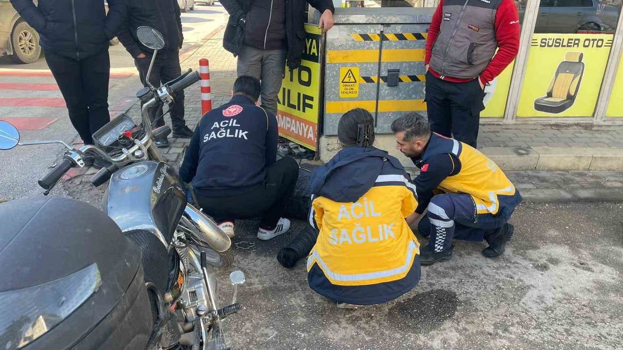 Karaman'da Motosiklet-Otomobil Çarpışması: Sürücü Yaralandı