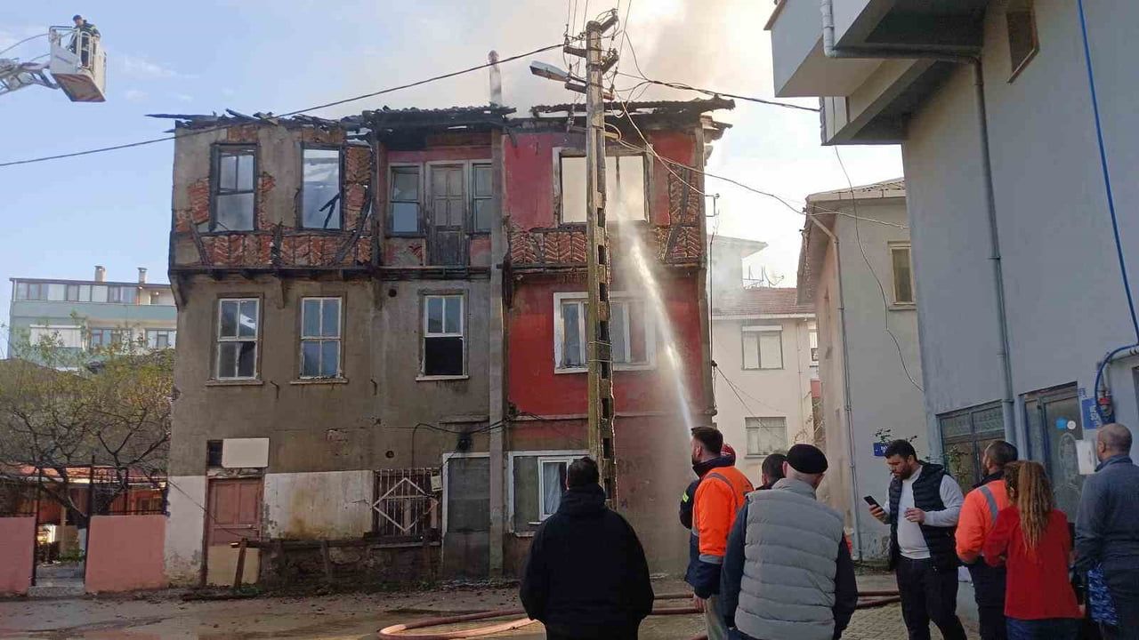 Karamürsel'de Elektrikli Sobadan Yangın: Ev Sahibi Kendi İmkanıyla Kurtuldu