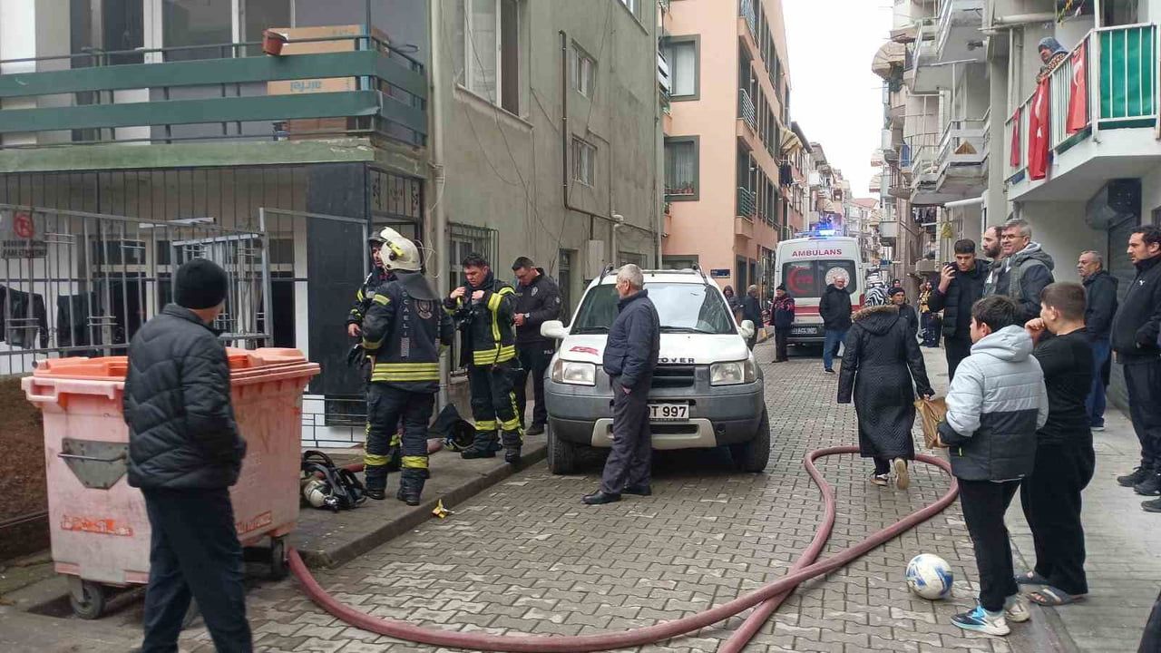 Karamürsel'de tersane işçilerinin kaldığı evde yangın söndürüldü