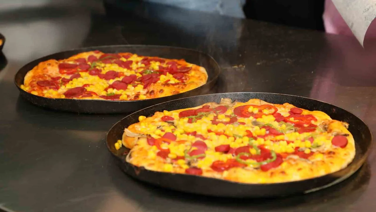 Karasu Anadolu Lisesi'nde Dereceye Giren 37 Öğrenciye Pizza Atölyesi Ödülü