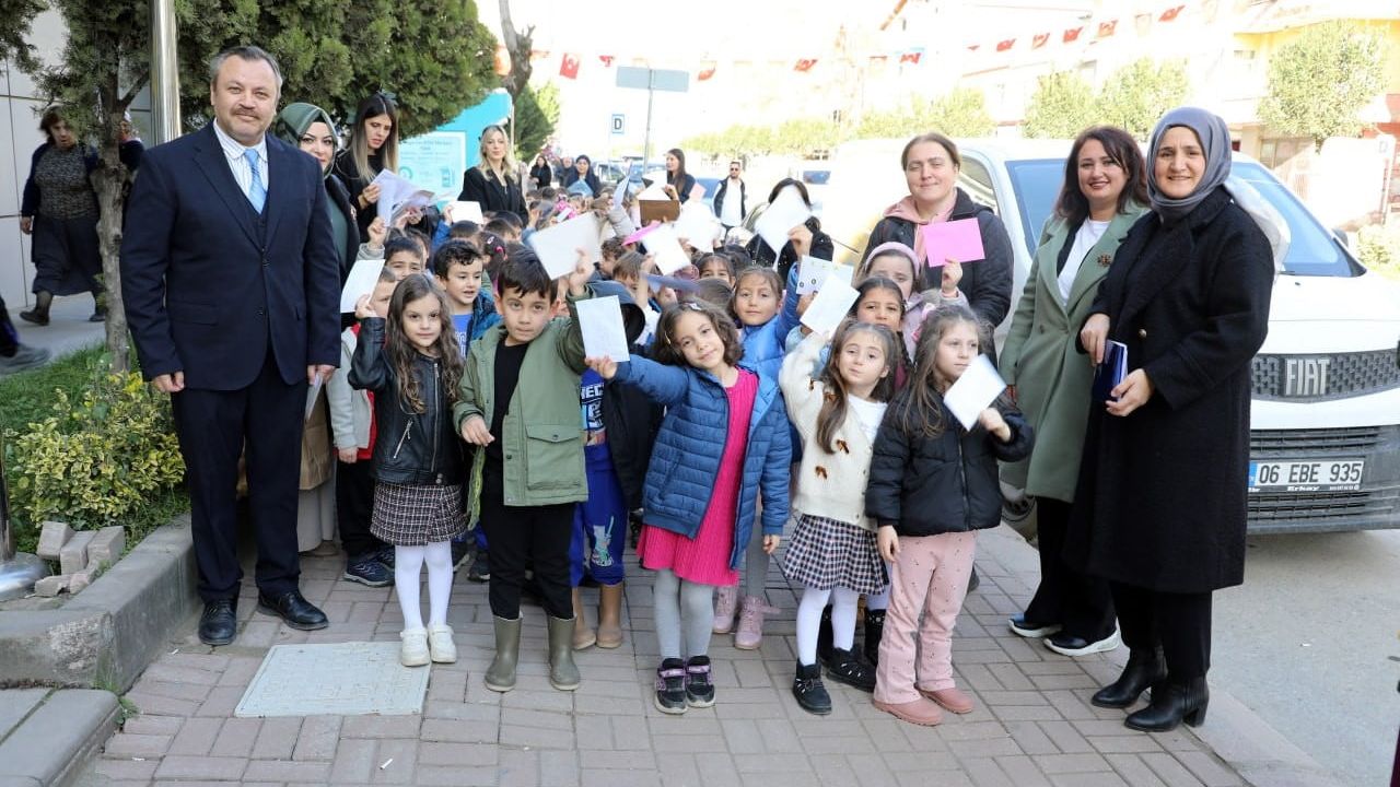 Karasu'da Anaokulu Öğrencileri İlk Mektuplarını PTT'ye Gönderdi