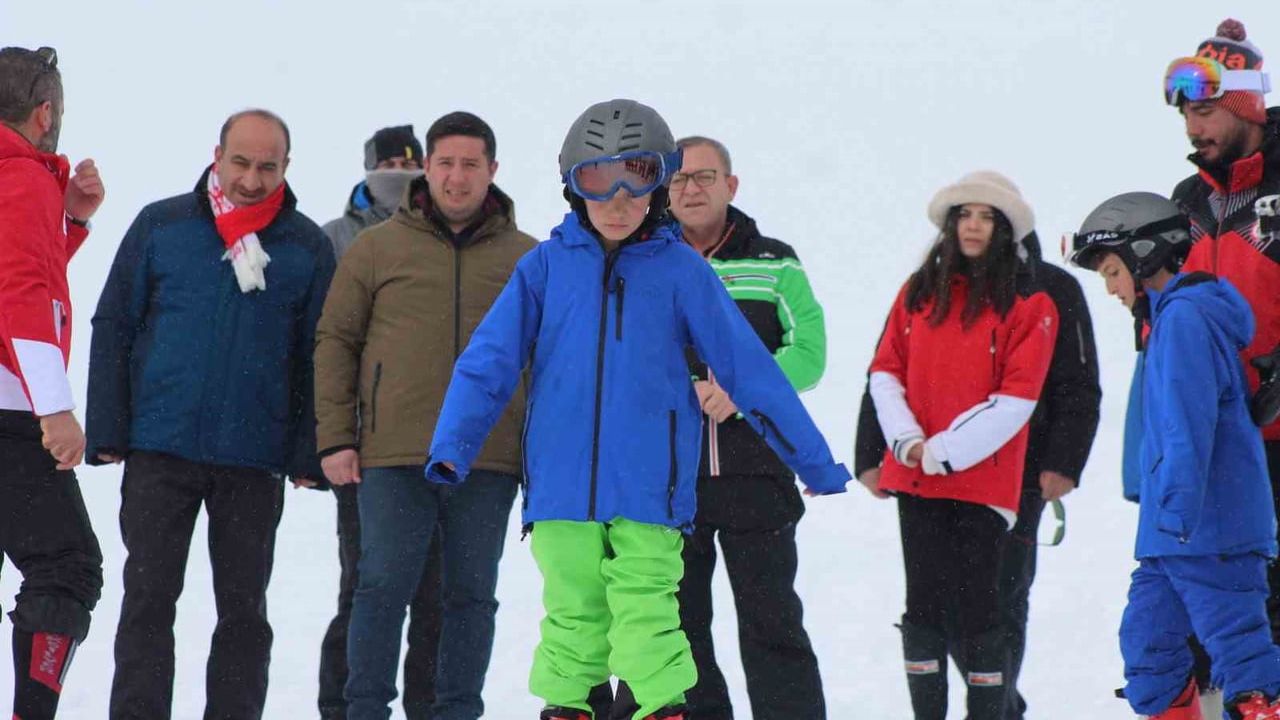 Karın Yıldızları Sarıkamış’ta: Karslı Çocuklar Kayak Öğreniyor