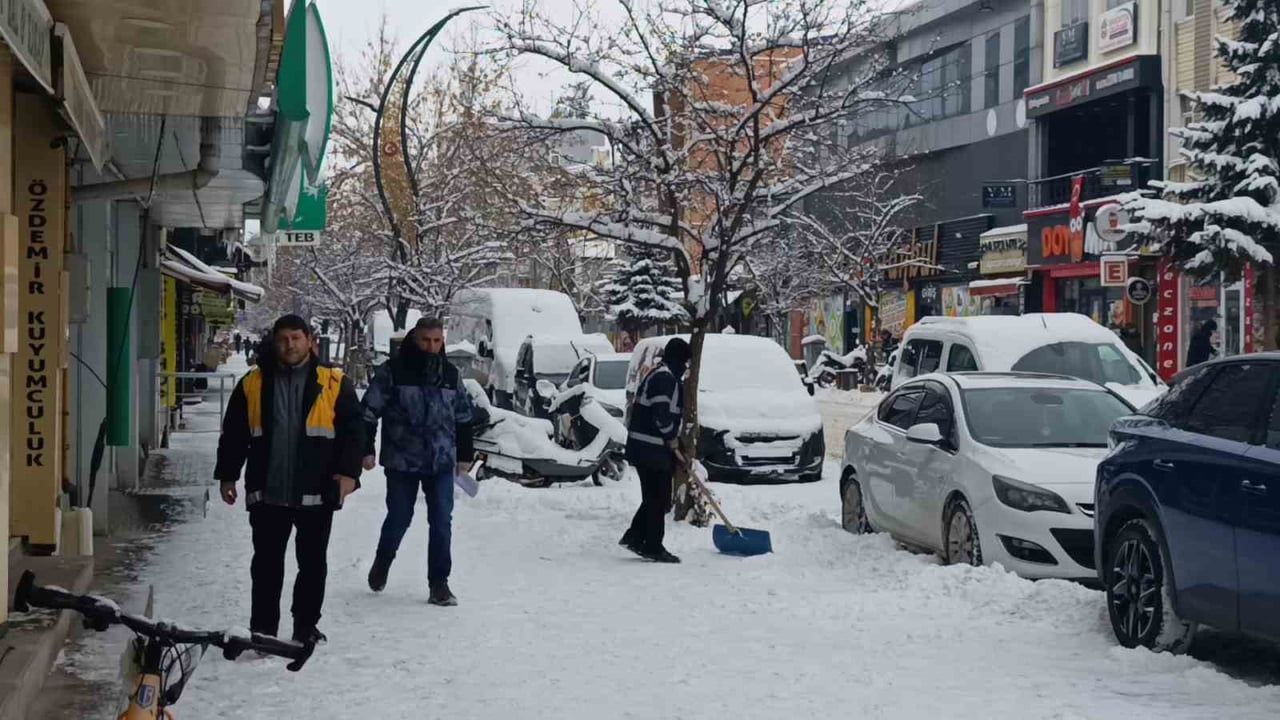 Kars Beyaza Büründü: Kent Havadan Kartpostal Gibi Görüntülendi
