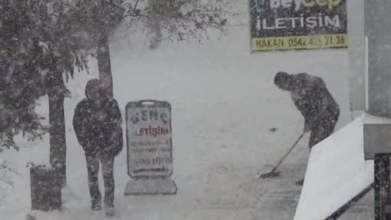 Kars'ta 15 Yılın En Yoğun Karı: Sarıkamış'ta 2,5 Metreye Ulaşıldı