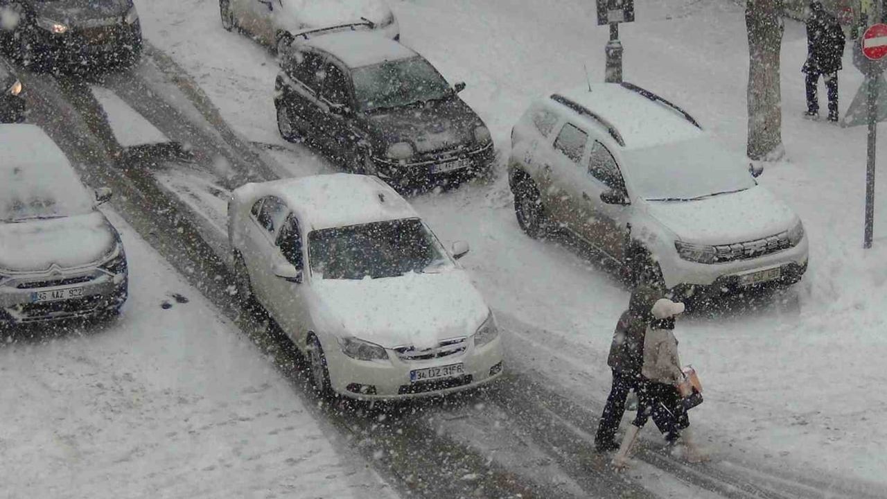 Kars'ta 15 Yılın En Yoğun Kışı: Kar 2,5 Metreye Ulaştı