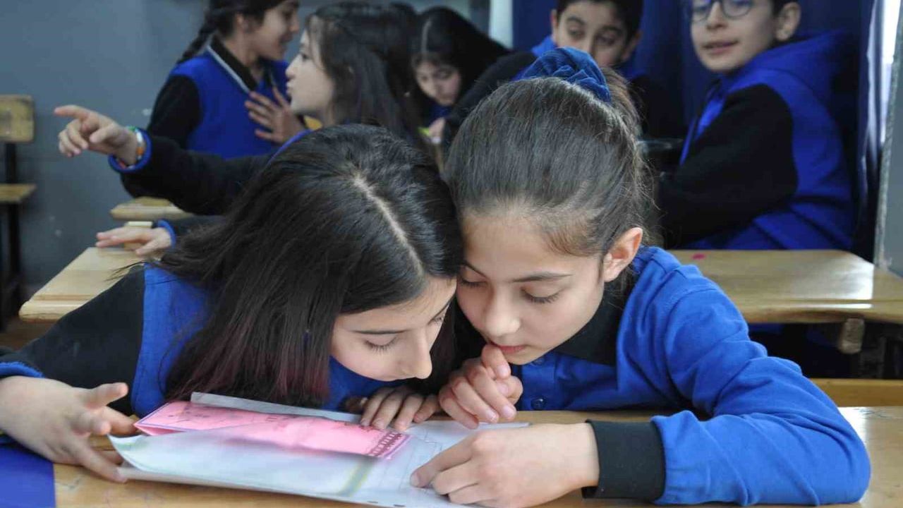 Kars’ta 56 bin 651 öğrenci karne sevinci: 621 okulda yarıyıl tatili başladı