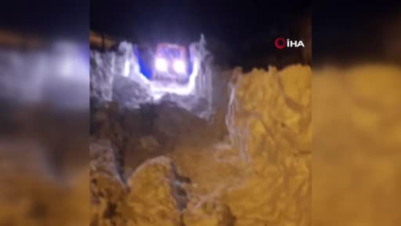 Kars’ta AFAD 8x8 Amfibi Paletli Araçla Mahsur Kalan 59 Yaşındaki Hastaya Ulaştı