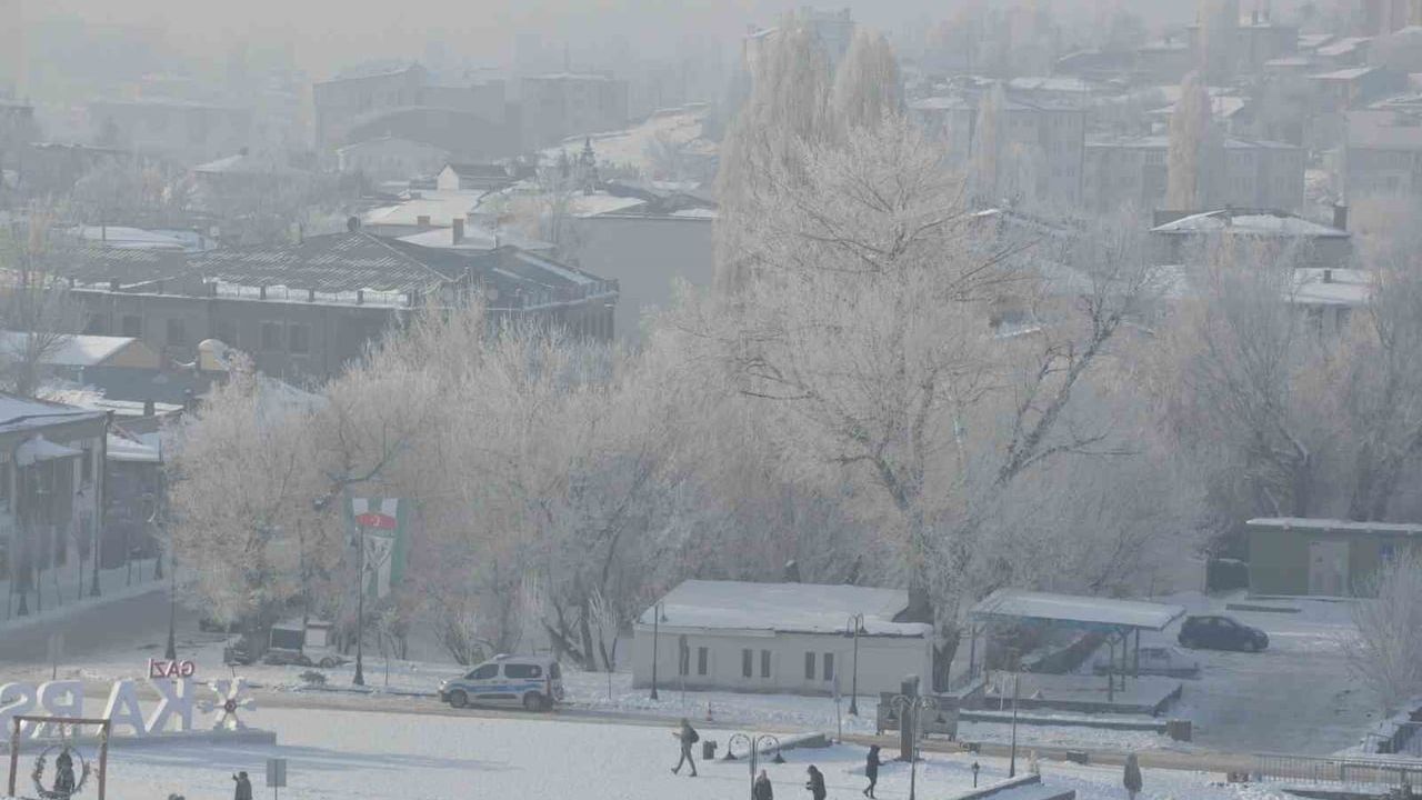 Kars’ta Beyaz Zerafet: -17°C'de Kırağı ve Kristal Manzaralar