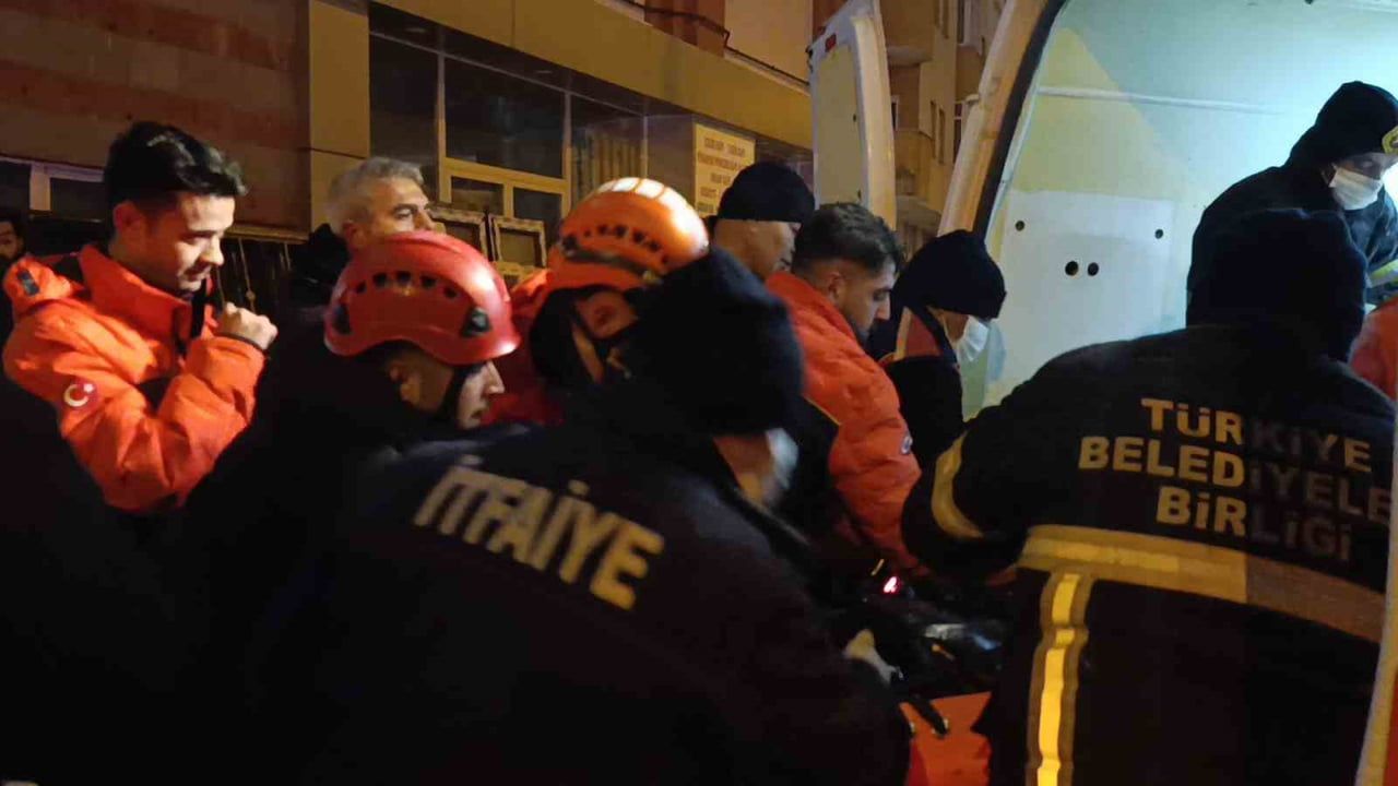 Kars'ta Denetimli Serbestlik Müdürlüğü'nde asansör boşluğuna düşen kişi hayatını kaybetti