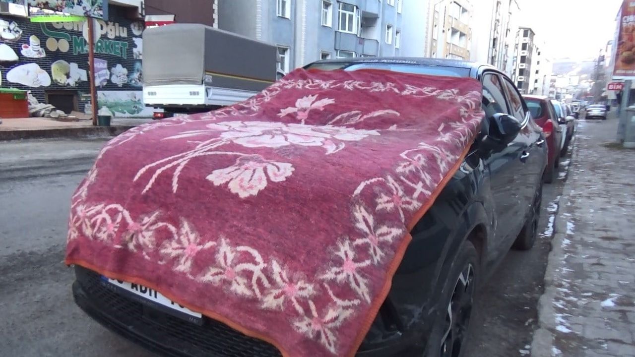 Kars'ta Dondurucu Ayaz: Termometreler eksi 28’i Gösterdi