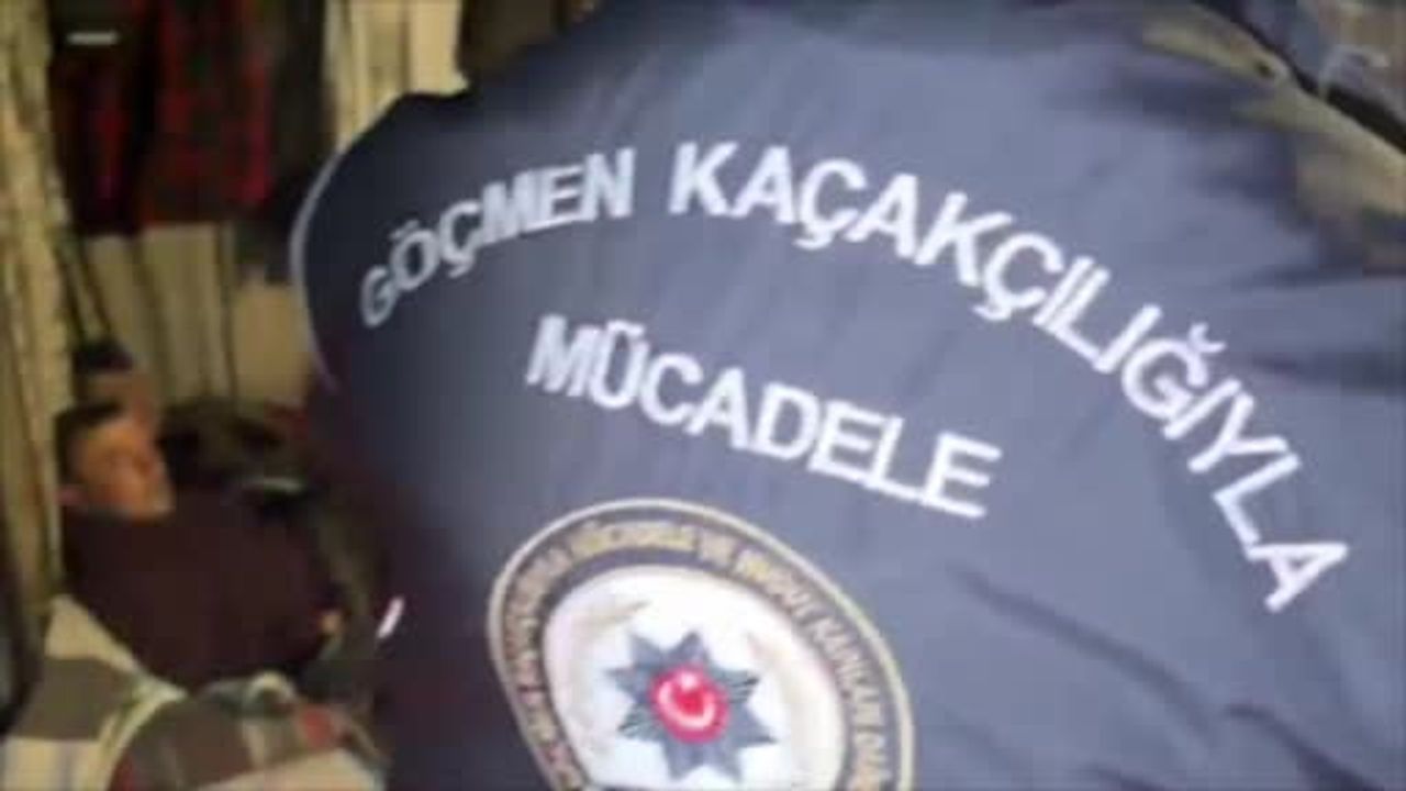 Kars'ta Eş Zamanlı Operasyon: Metruk Binada 14 Düzensiz Göçmen Yakalandı