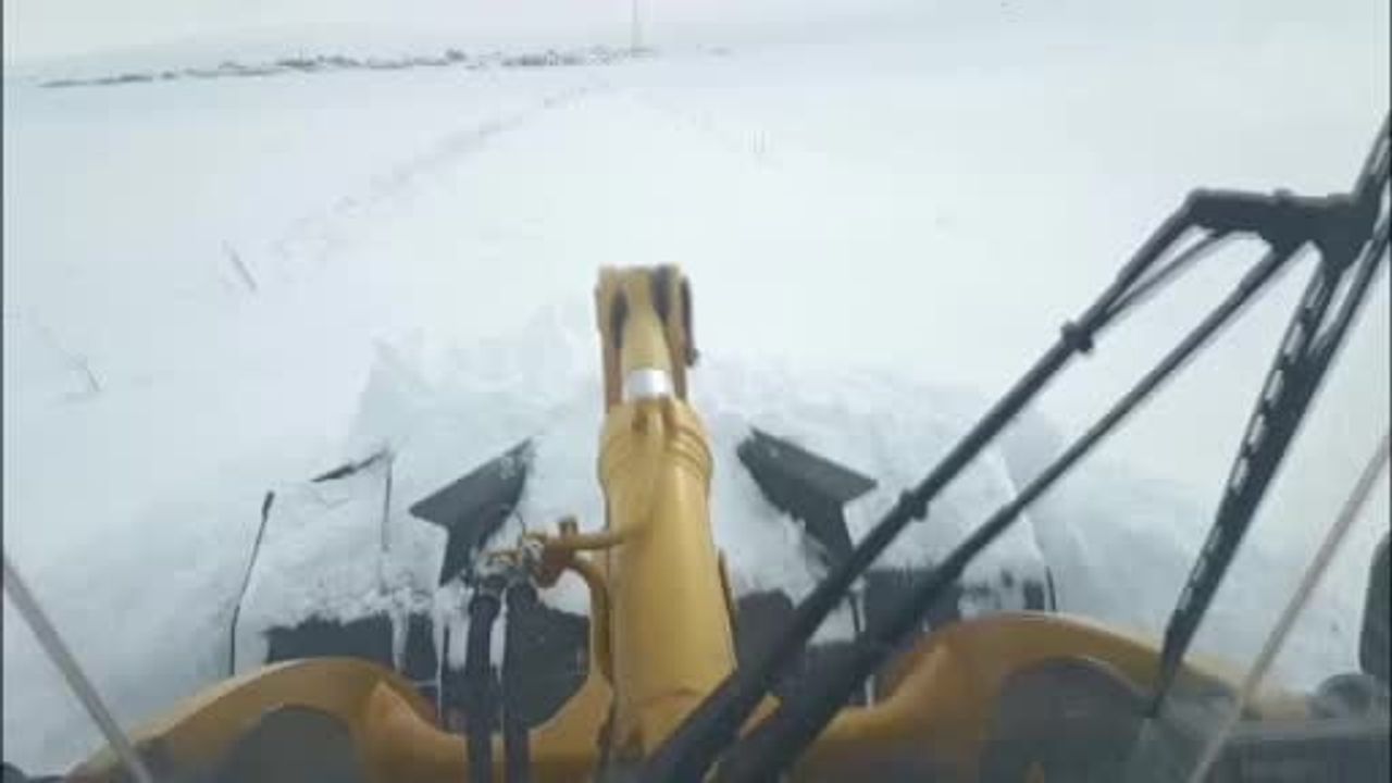 Kars’ta 'Kar Kaplanları' Ambulansların İmdadına Yetişti