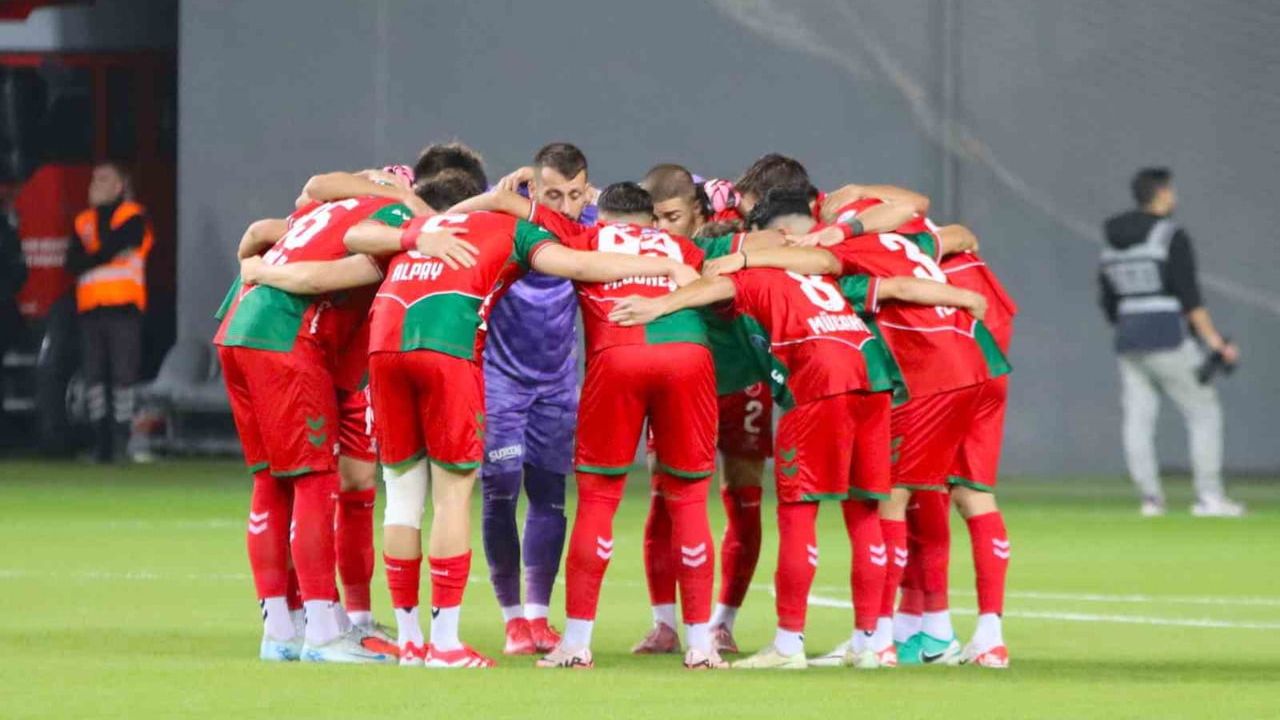 Karşıyaka'da Hedef Play-Off: Belediye Kütahyaspor'la Fark 10'a Çıktı