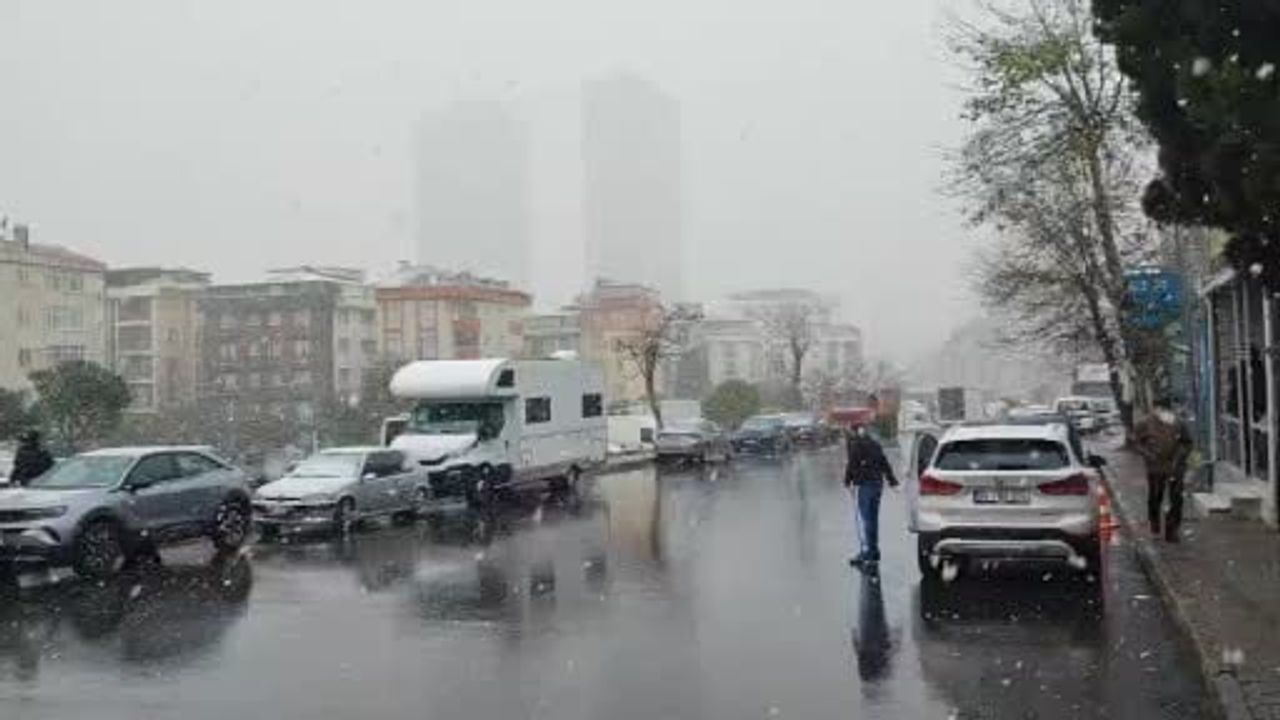 Kartal'da Kısa Süreli Yoğun Kar Yağışı