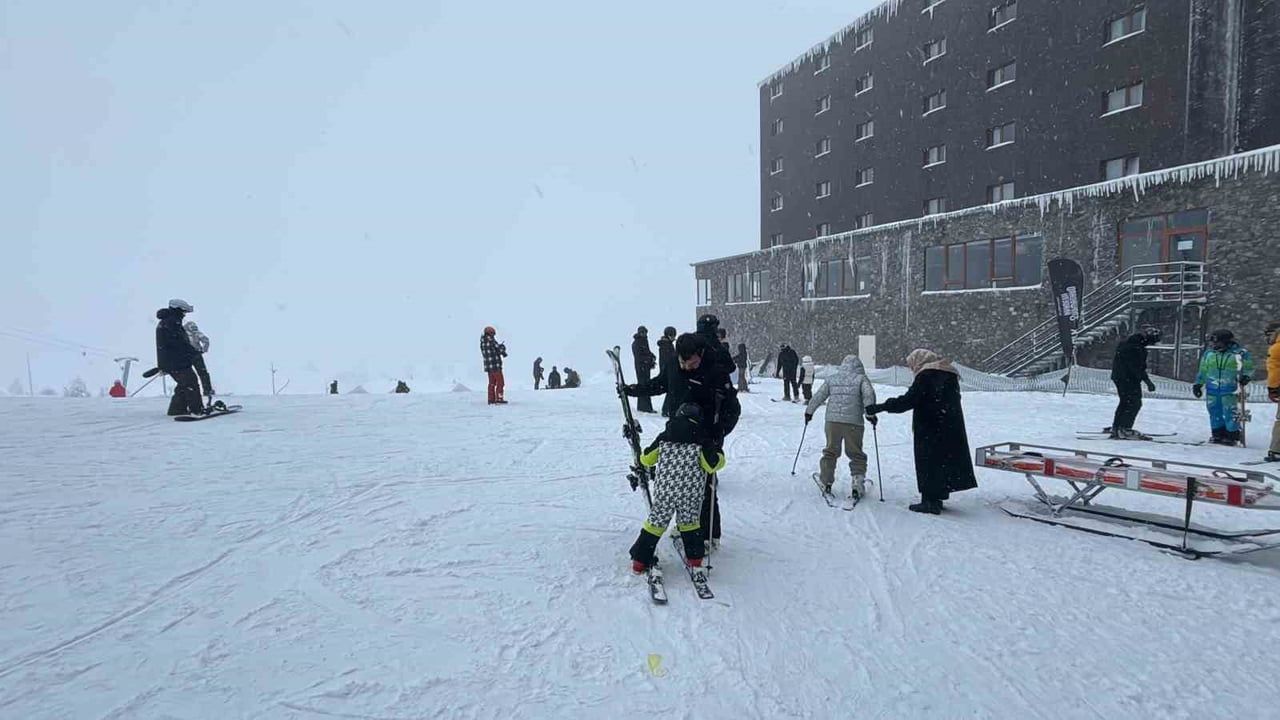 Kartalkaya'da Sömestr Hareketliliği: Kar 2 Metreyi Aştı, Otel Doluluğu %70