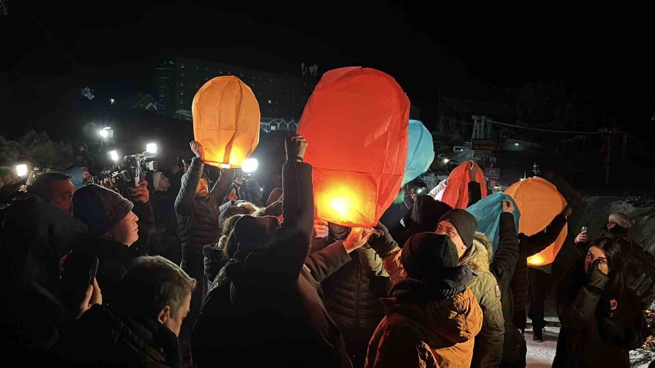 Kartalkaya yangın faciası 1. yılda: Aileler Grand Kartal Otel önünde anma