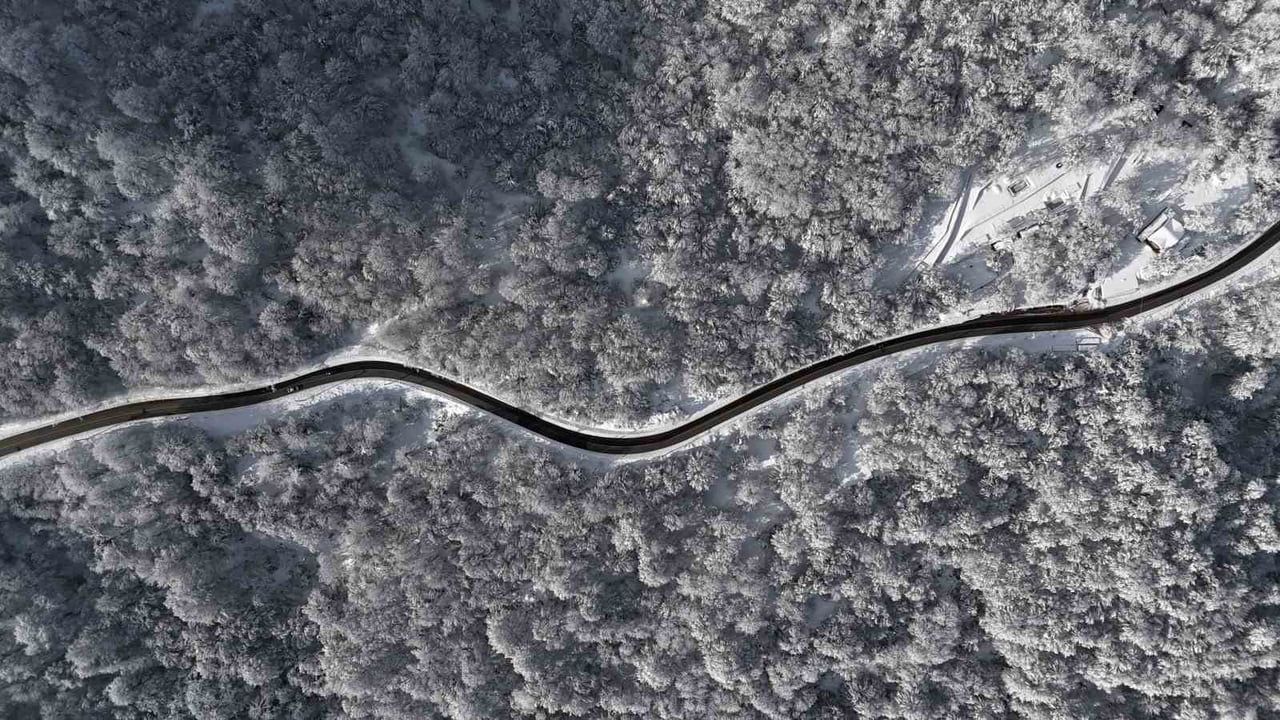 Kartepe'de 50 cm Kar: Sapanca Gölü Mavisiyle Eşsiz Manzara