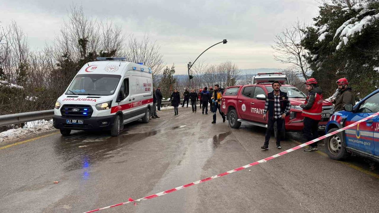 Kartepe'de yolcu otobüsü şarampole yuvarlandı — Çok sayıda yaralı
