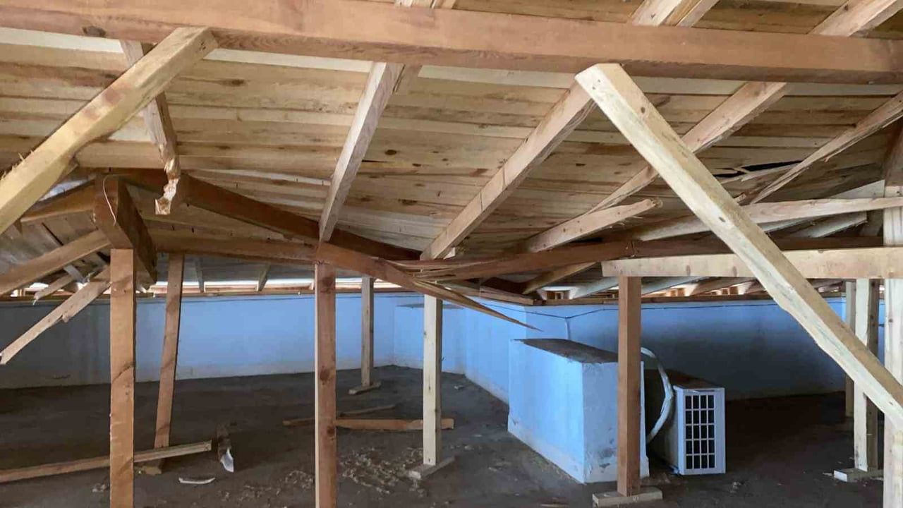 Kaş'ta Fırtına: Kalkan'da Okul Çatısı Zarar Gördü