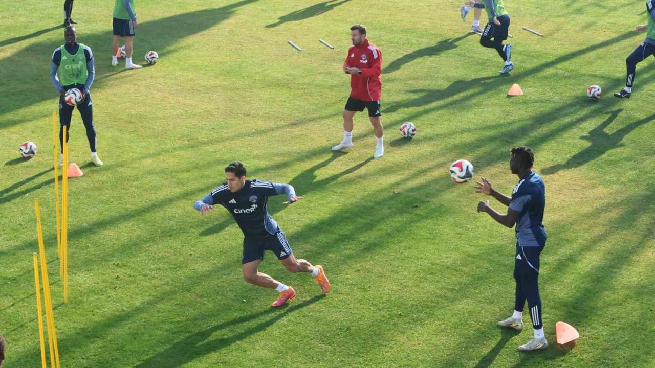 Kasımpaşa Antalya Kampında: Emre Belözoğlu Yönetiminde 5’e 2 ve Taktik Antrenmanı